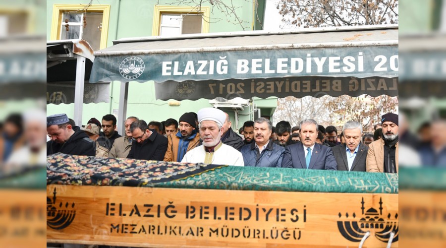 Depremde ölen kadın toprağa verildi