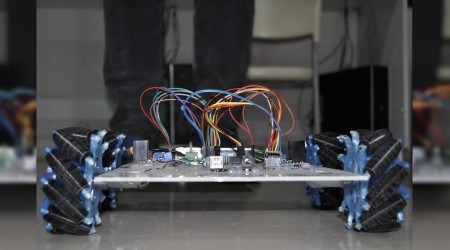 Eldivenle hareket eden araç