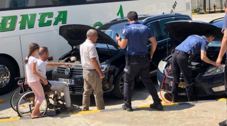 Engelli gurbetçinin yardımına polis yetişti
