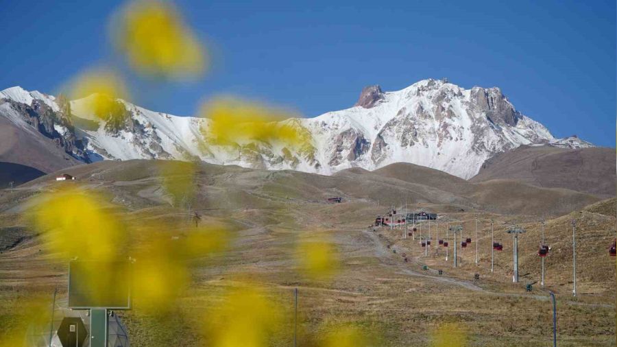 Erciyes gelinliini giydi