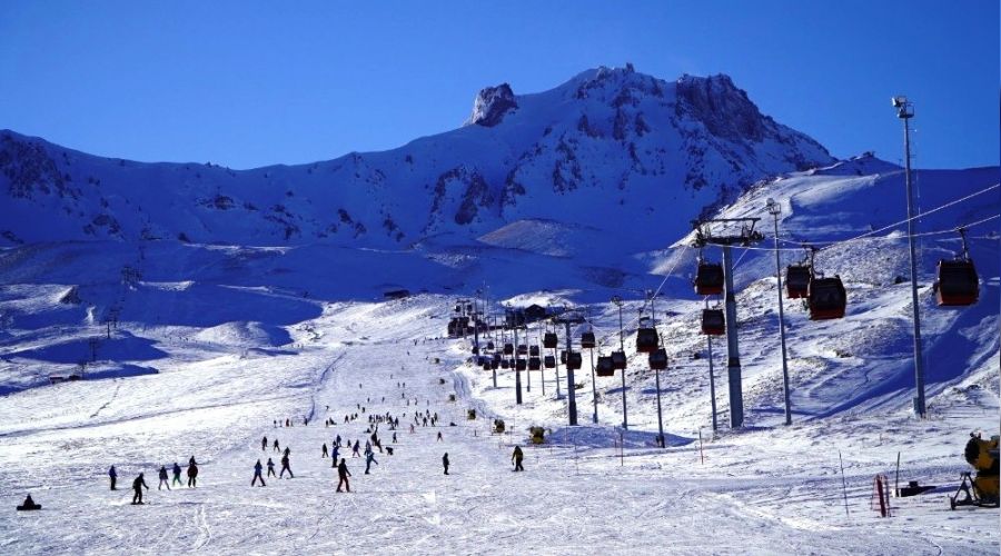 Erciyes'te kar kalınlığı 80 santime ulaştı