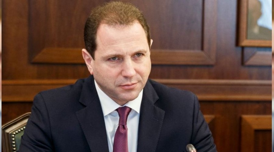 Ermenistan'da hükümet darmadağan