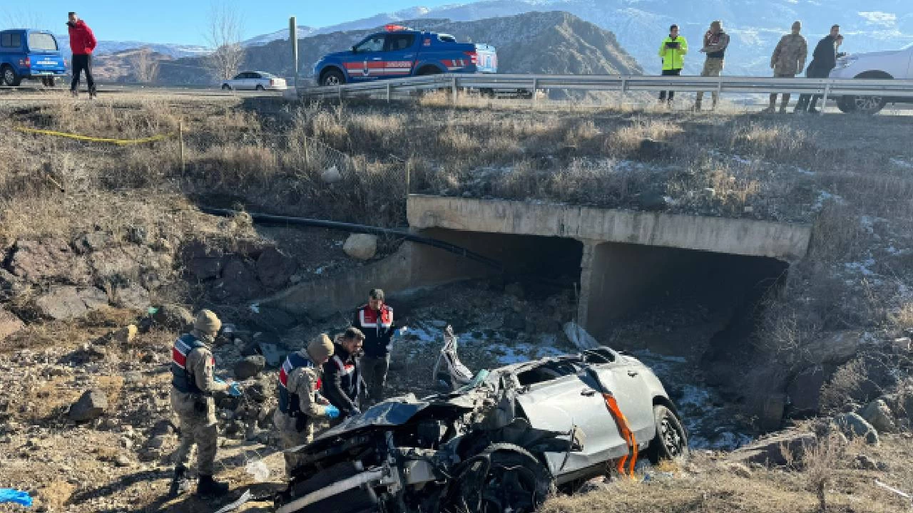 Erzurum'da arampole devrilen otomobildeki 3 kii ld