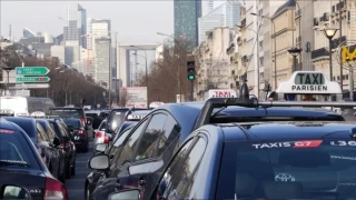 Fransa'da taksiciler sosyal gvenlik yasasn protesto etti