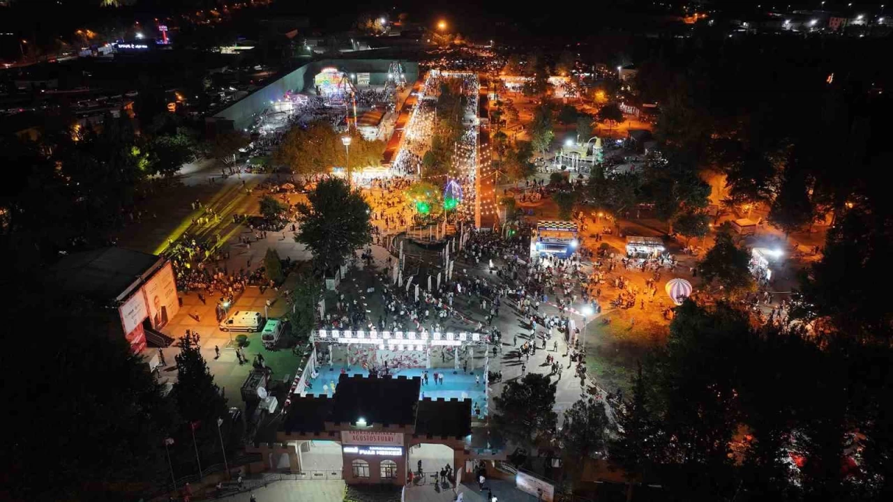 Geleneksel Ağustos Fuarı'na 11 günde 450 bin ziyaretçi