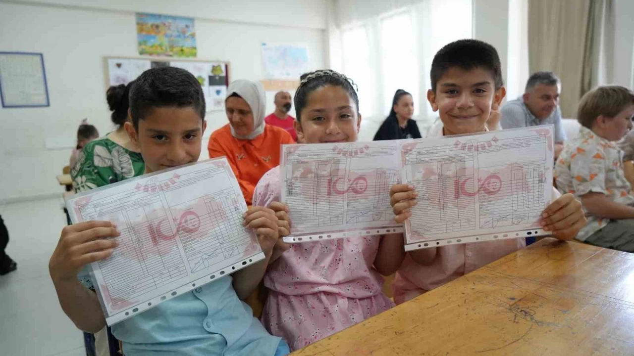 İkizlerin karne heyecanı