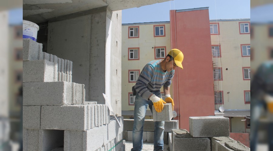 İnşaatı yabancı ayakta tutacak