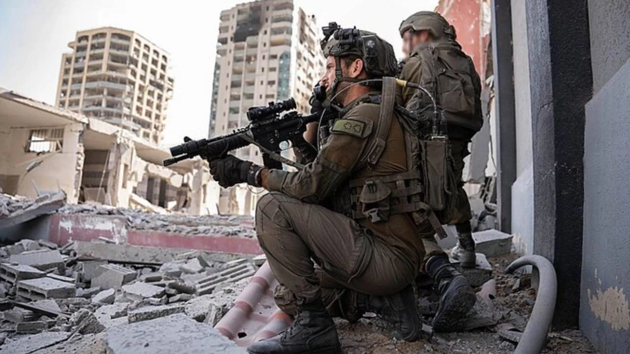 İsrail askerleri, hastane kapısında bekleyenlere kurşun yağdırdı