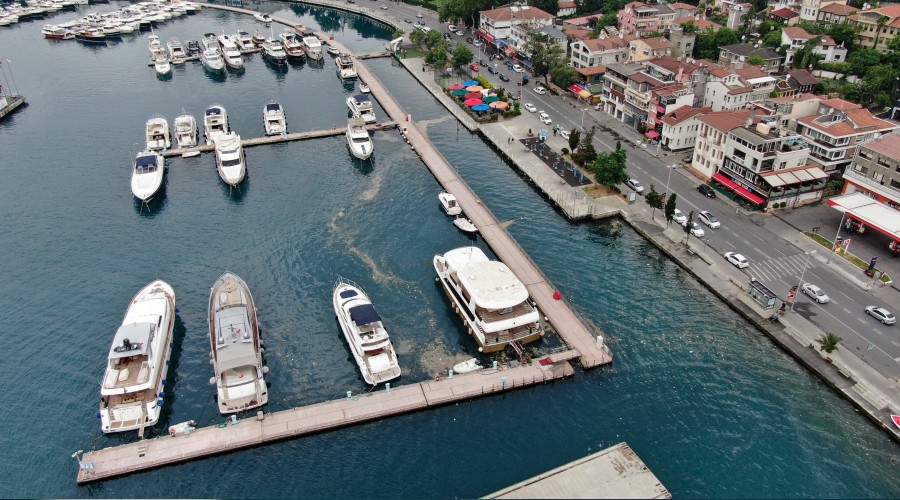 İstanbul Boğazı çöplüğe döndü