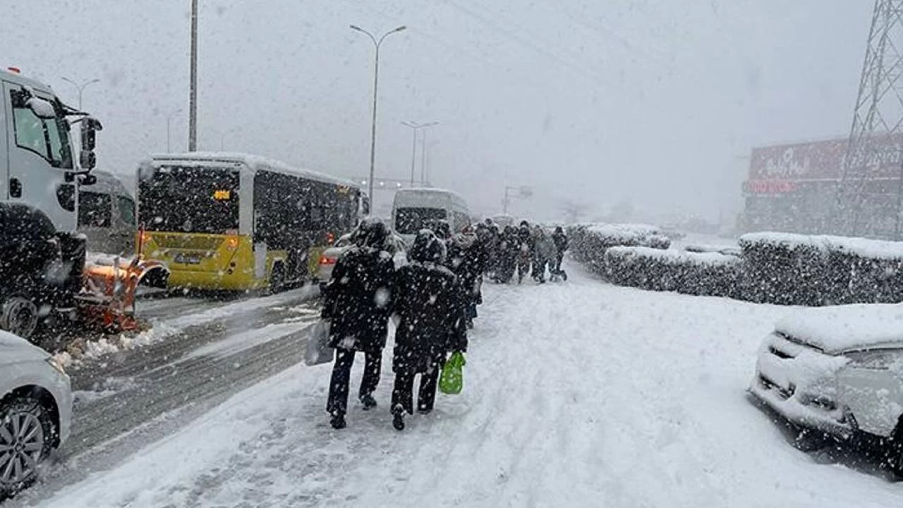 stanbul'da beklenen kar ya iin tarih verildi