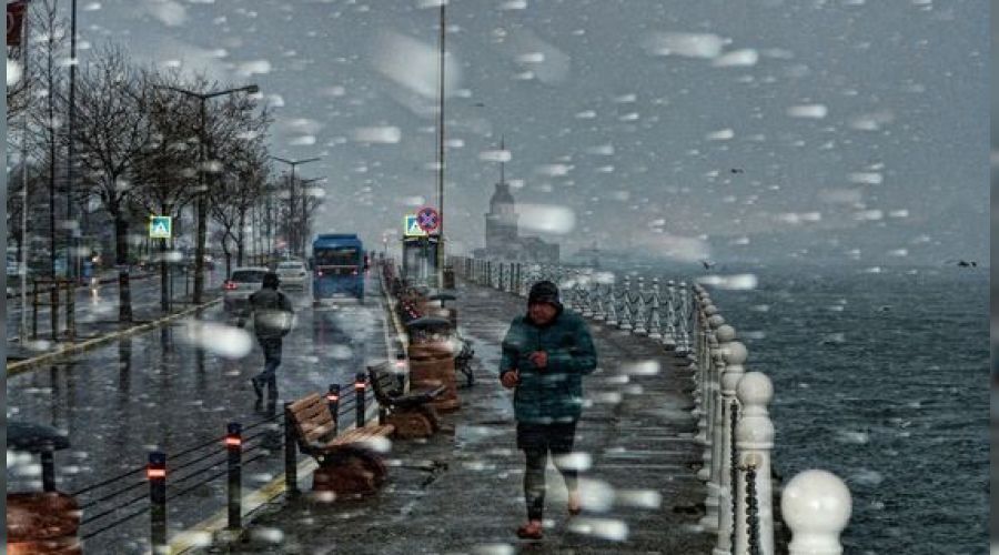 İstanbul'da kar yağışı aralıklarla devam ediyor