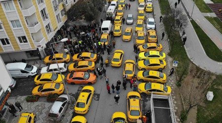 İstanbul'da taksimetreyi zamlı tarifeye ayarlama kuyruğu