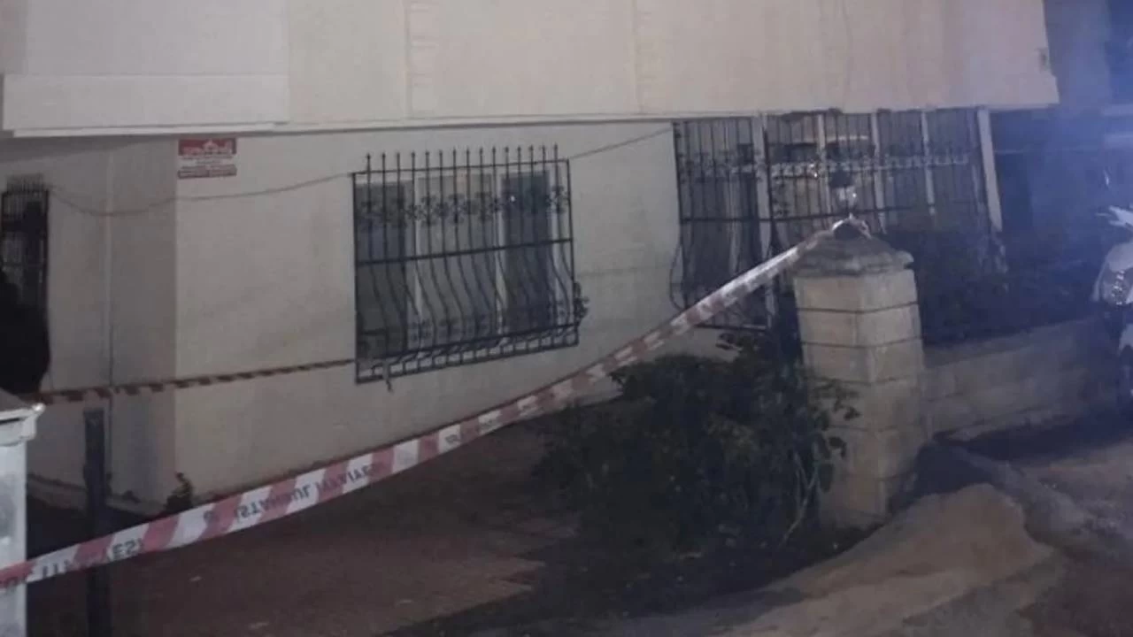 İstanbul'da toprak kayması nedeniyle 5 katlı bina tahliye edildi