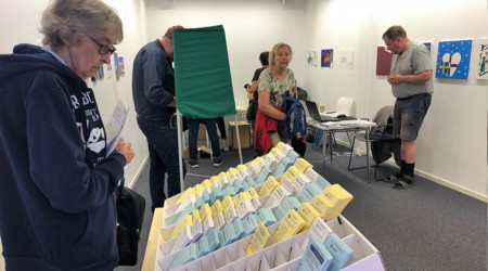 İsveç'te halk sandık başına gitti