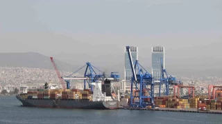 İzmir Alsancak Limanı'nda araç denize düştü