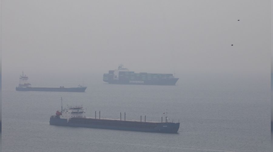 İzmir sis altında kaldı