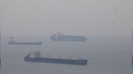 İzmir sis altında kaldı