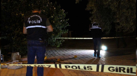 Kan davalısını cami çıkışı öldürdü