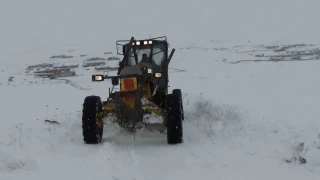 Kars'ta kar 47 köy yolunu ulaşıma kapadı