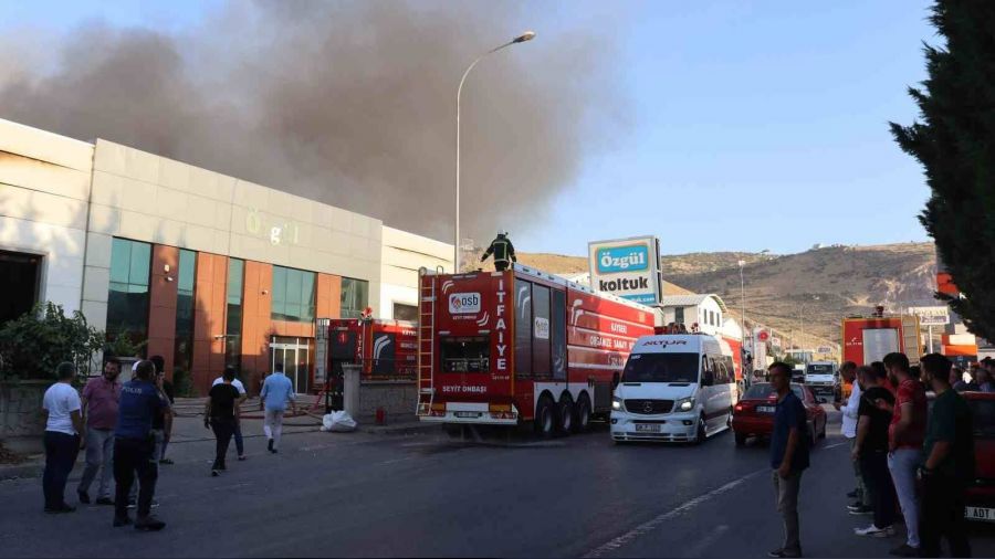 Kayseri'de koltuk fabrikasnda yangn