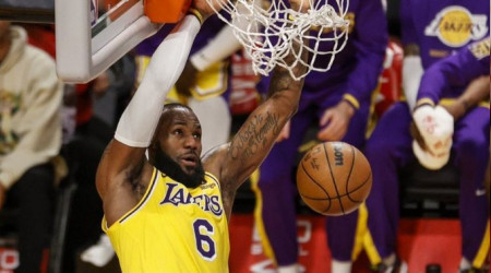 LeBron'un direnişi Lakers'ı kurtaramadı