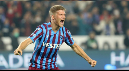 Lider ikinci yarya galibiyetle balad 