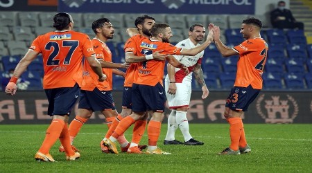 "Medipol Başakşehirspor" Antalyaspor karşısında farka gitti