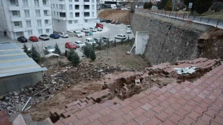 Nevşehir'de 15 metre yüksekliğindeki istinat duvarı çöktü