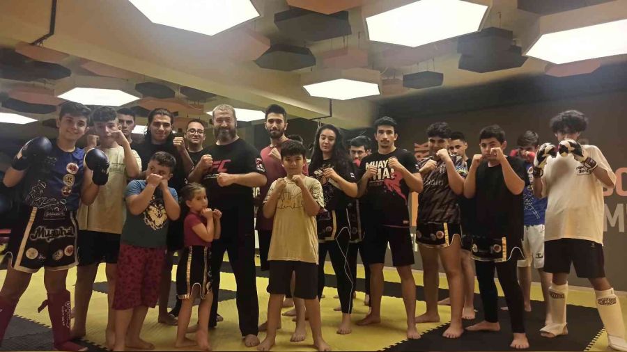 renciler bo zamanlarn muaythai ile deerlendiriyor