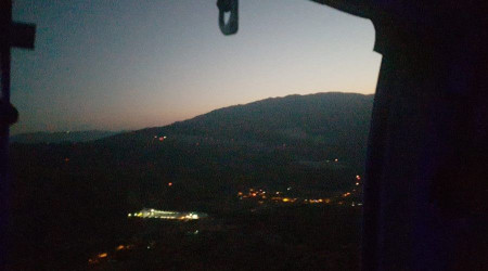 Orman yangnna gece grl helikopter mdahale ediyor