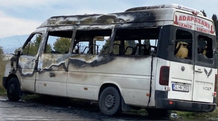 Ortaklarına kızdı, minibüsünü yaktı