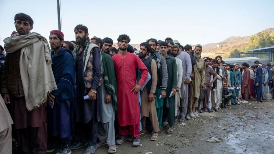 Pakistan, düzensiz göçmenleri sınır dışı ediyor