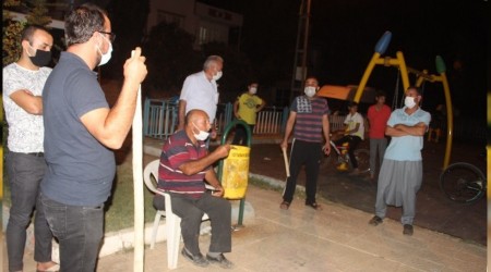 Parkta sopa ve kürekle 'korku' nöbeti