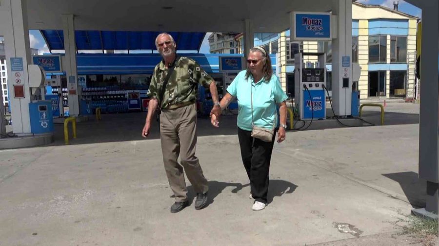 Rus çiftin parasını TL'ye çevirmediler