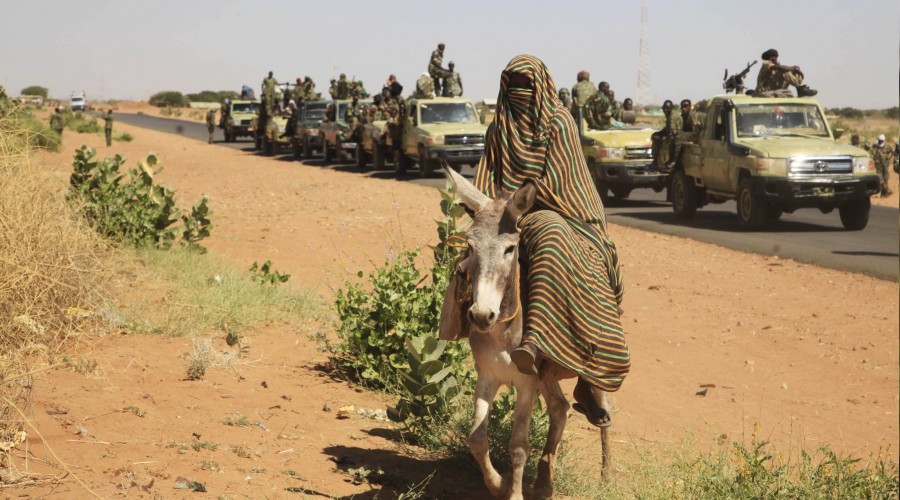 Silahlı gruplar 20 kişiyi öldürdü