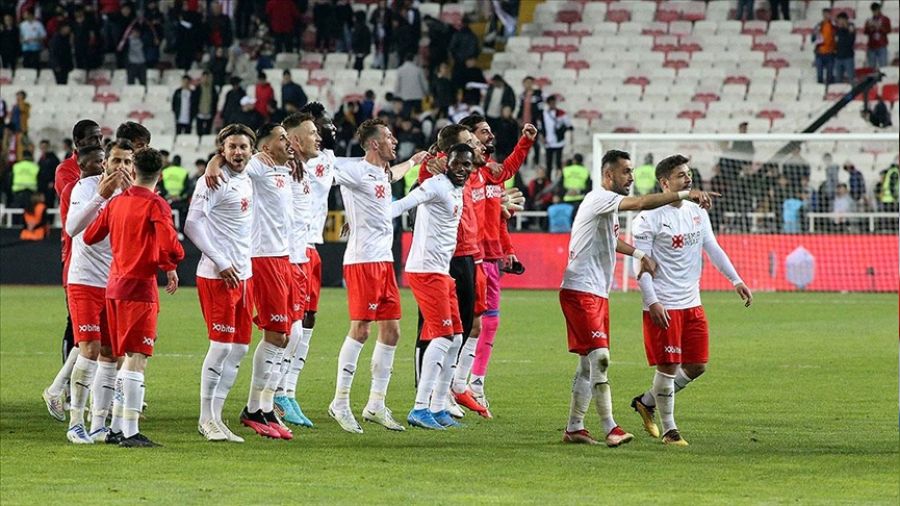 Sivasspor, Fajr'n kalmasn istiyor