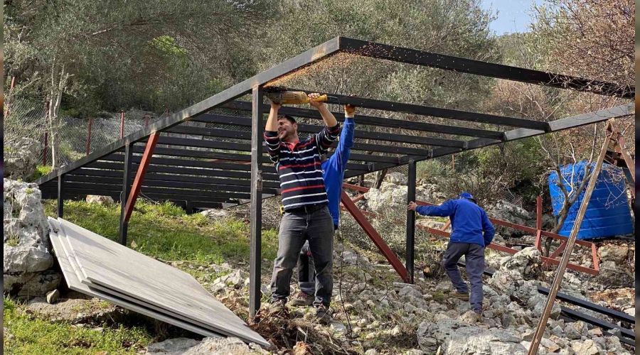 Turizm merkezi Kaş'ta kaçak yapılar yıkıldı