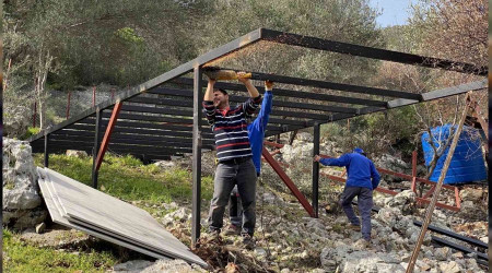 Turizm merkezi Kaş'ta kaçak yapılar yıkıldı