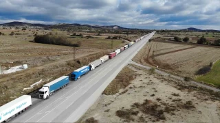 Türkiye-Bulgaristan sınırında kilometrelerce tır kuyruğu oluştu
