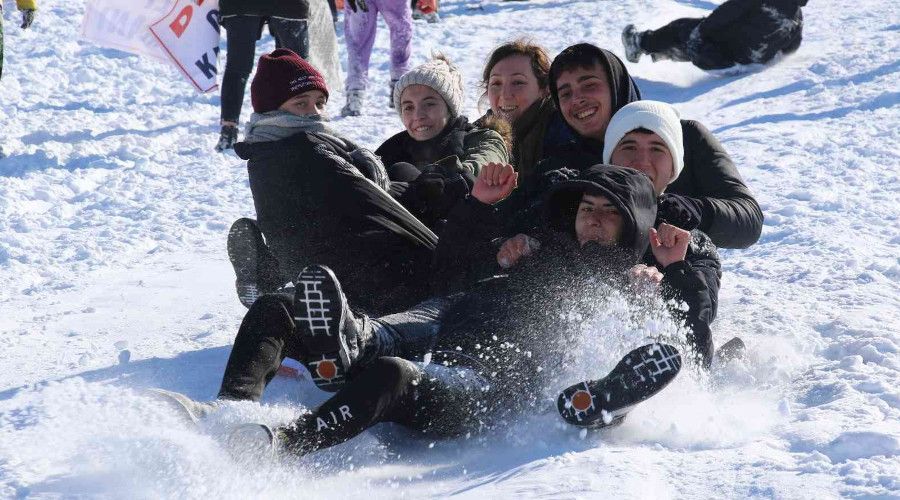 Vatandaşlar, Beypazarı'nda 7. Geleneksel Kızak Şenliği ile doyasıya eğlendi