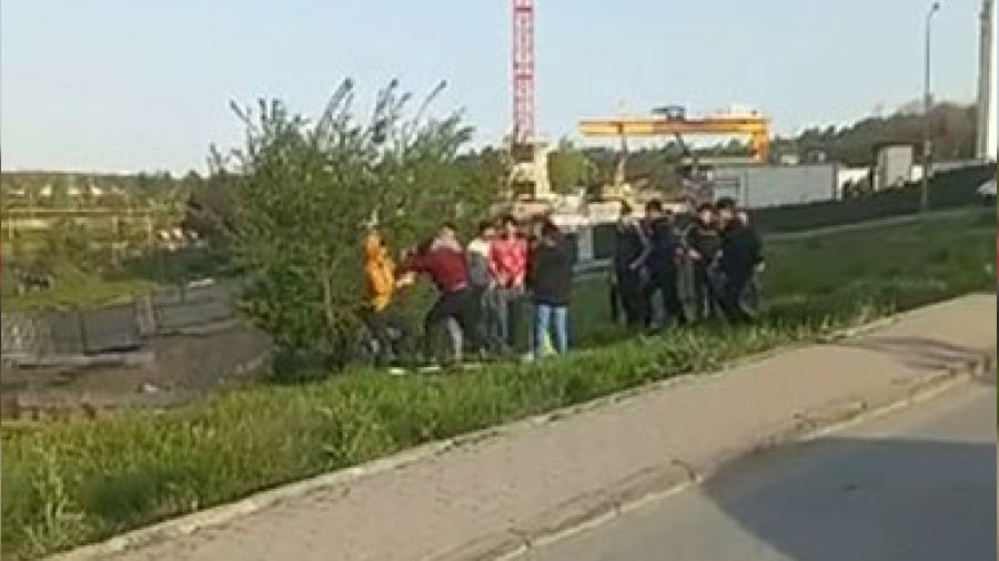 Yabancı uyruklular tekme tokat kavga etti