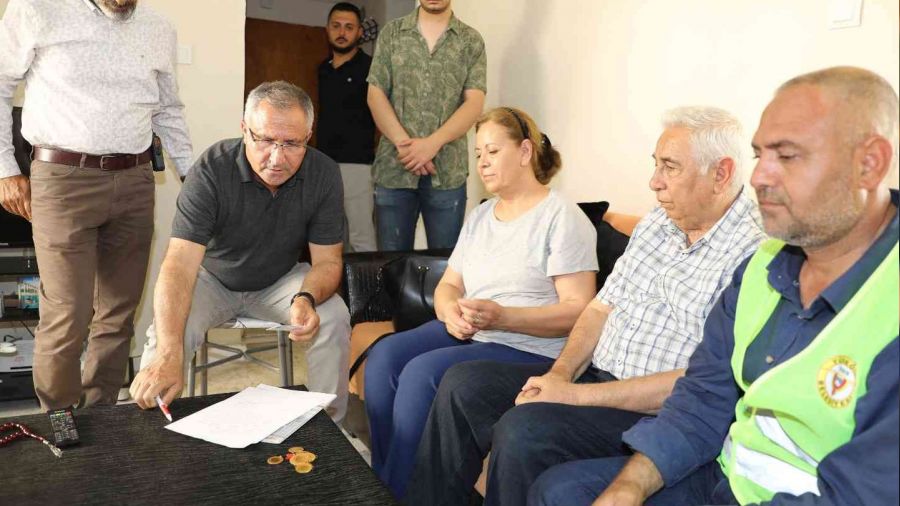 Yolda bulduğu yumaktan 11 cumhuriyet altını çıktı