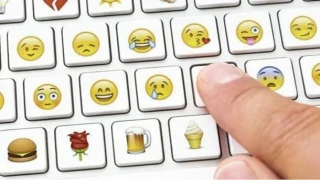 Yozlaşan Dil ve Emoji Kullanımı Türkçeyi Aşındırıyor