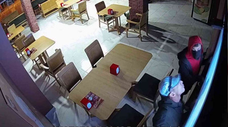 20 dakika arayla aynı dükkanı soydular