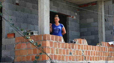 Ağabeylerine güvendi ailesiyle ortada kaldı