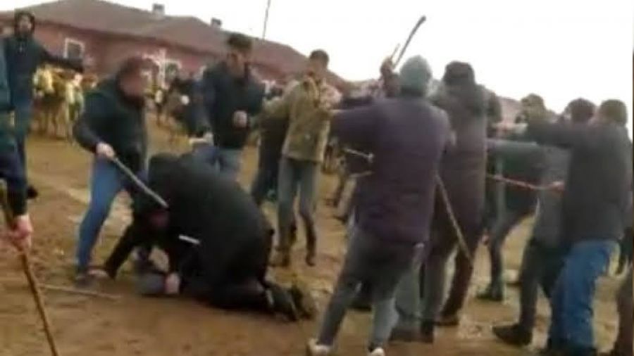 Ağrı Canlı Hayvan Pazarı'nda sopalı kavga