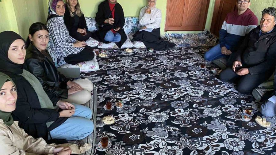 Ağrı'da öğrencilerin başarısını artırmak için öğretmenler ev ziyaretleri yapıyor