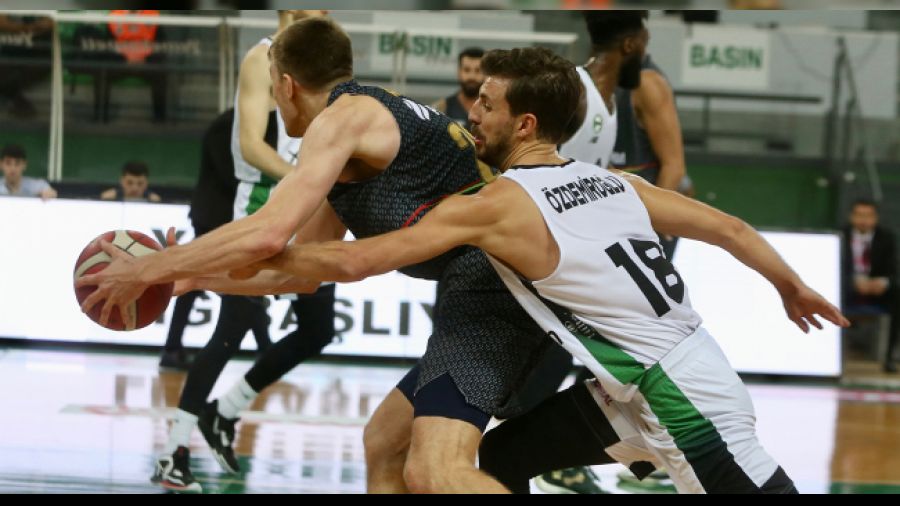 Aliağa deplasmanda kazanıyor