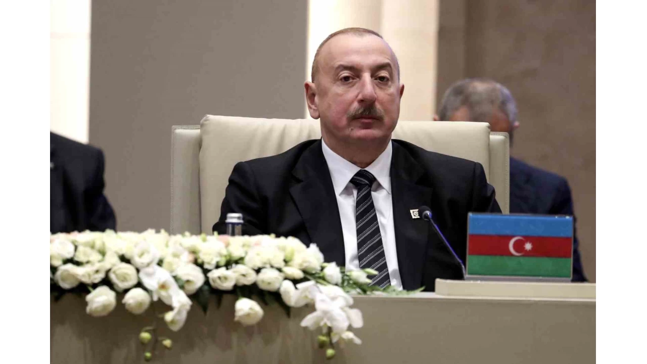 Aliyev, Azerbaycan'n D-8 yeliini onaylad