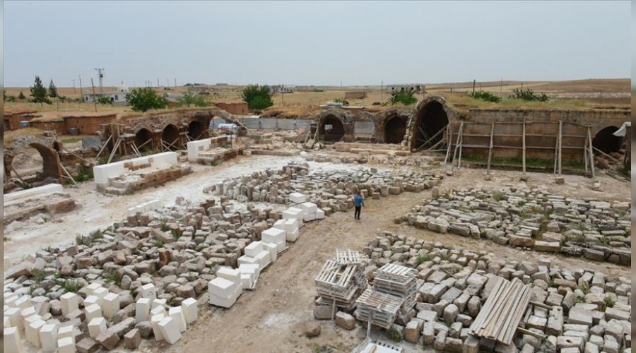 Asırlık kervansaray hayata dönüyor
